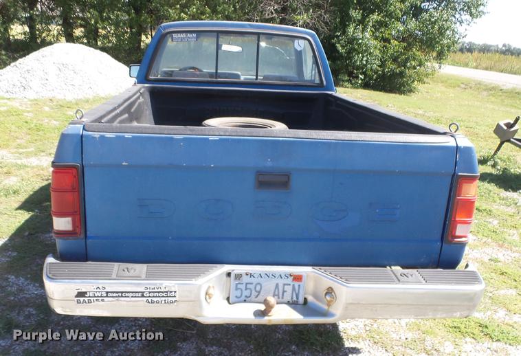 image for item FO9059 1992 Dodge Dakota pickup truck