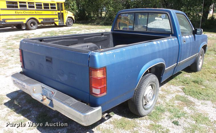 image for item FO9059 1992 Dodge Dakota pickup truck