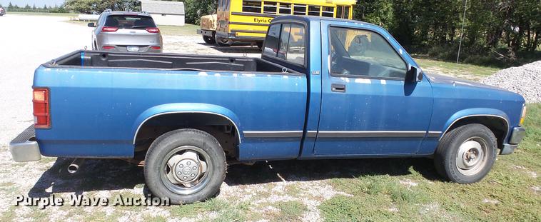 image for item FO9059 1992 Dodge Dakota pickup truck