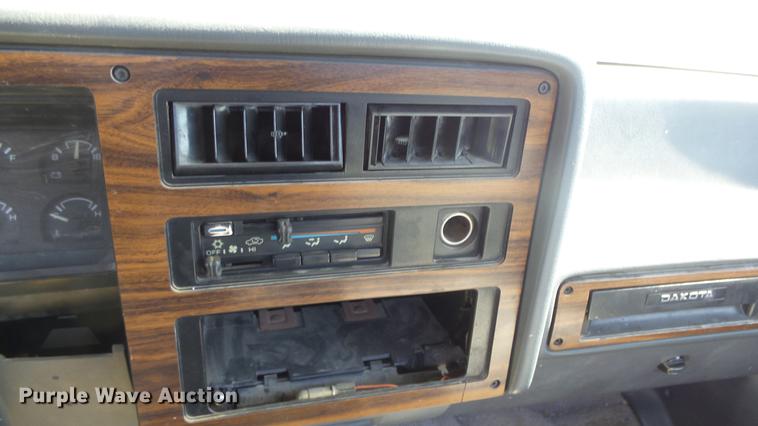 image for item FO9059 1992 Dodge Dakota pickup truck