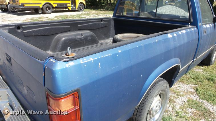 image for item FO9059 1992 Dodge Dakota pickup truck