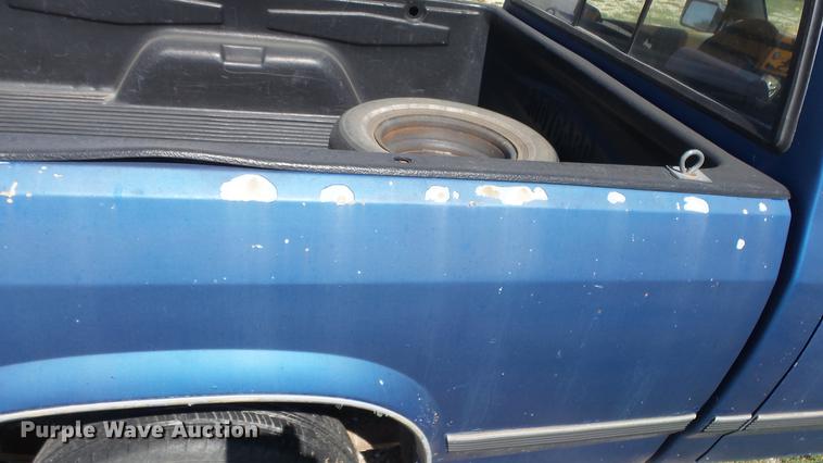 image for item FO9059 1992 Dodge Dakota pickup truck