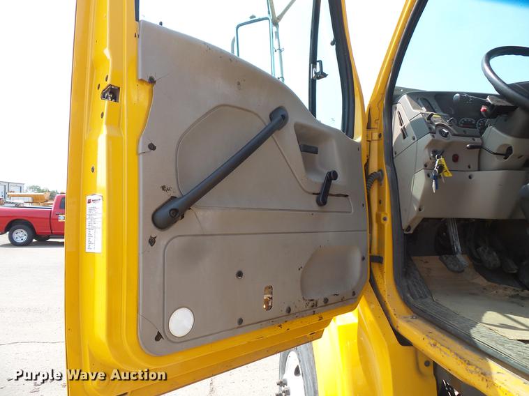 image for item FT9784 2008 Sterling oil distributor truck