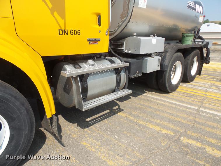 image for item FT9784 2008 Sterling oil distributor truck