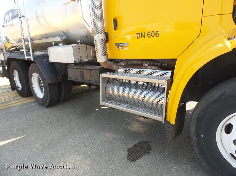 image for item FT9784 2008 Sterling oil distributor truck