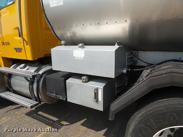 image for item FT9784 2008 Sterling oil distributor truck