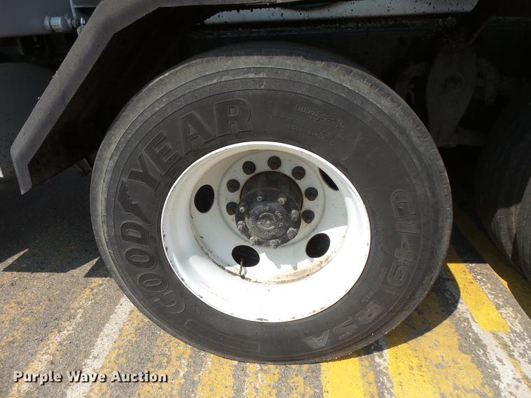 image for item FT9784 2008 Sterling oil distributor truck