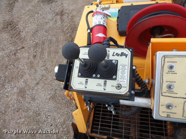 image for item FT9801 2007 LeeBoy L8515R paver