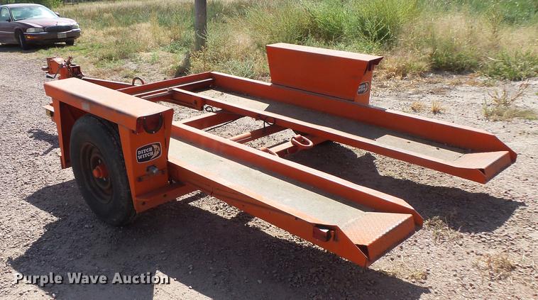 image for item FT9822 Ditch Witch V30 trencher