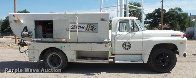 image for item FT9823 1972 Ford 600 sewer jetter truck