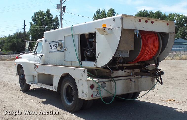 image for item FT9823 1972 Ford 600 sewer jetter truck