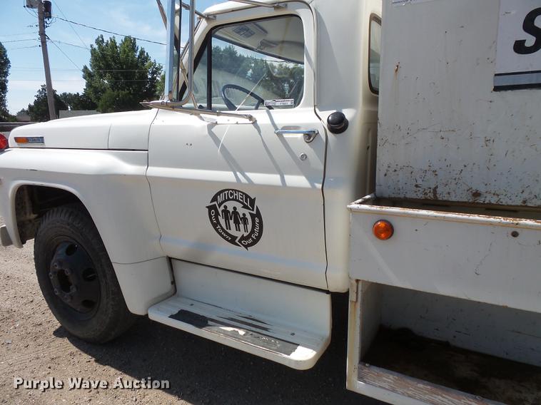 image for item FT9823 1972 Ford 600 sewer jetter truck