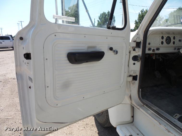 image for item FT9823 1972 Ford 600 sewer jetter truck