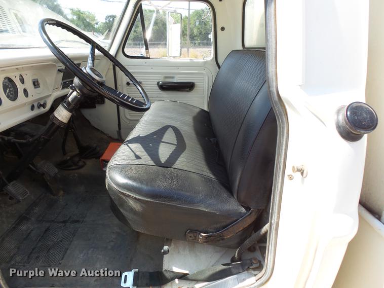 image for item FT9823 1972 Ford 600 sewer jetter truck