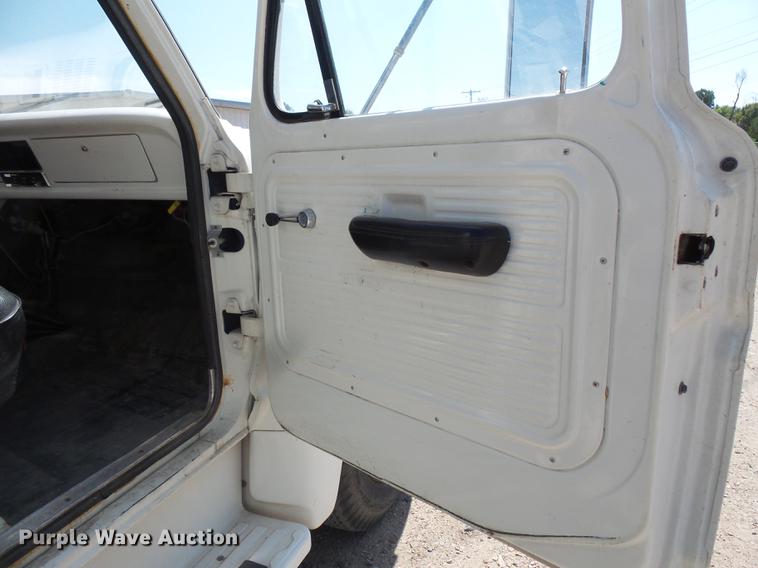 image for item FT9823 1972 Ford 600 sewer jetter truck