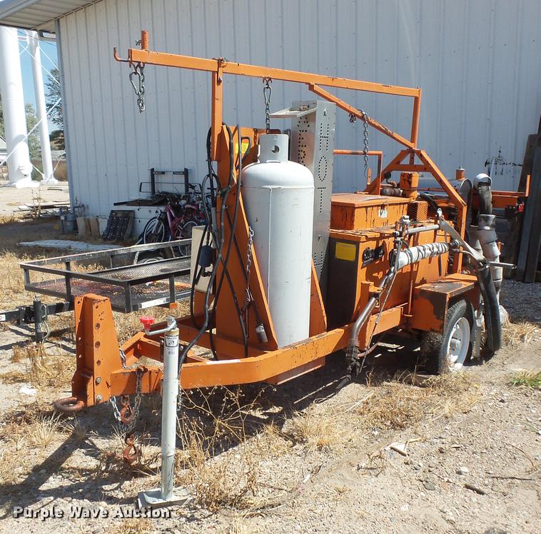 image for item FT9824 Aeroil KERA-60H crack sealer trailer