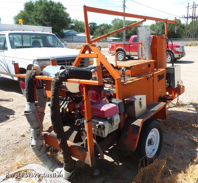 image for item FT9824 Aeroil KERA-60H crack sealer trailer