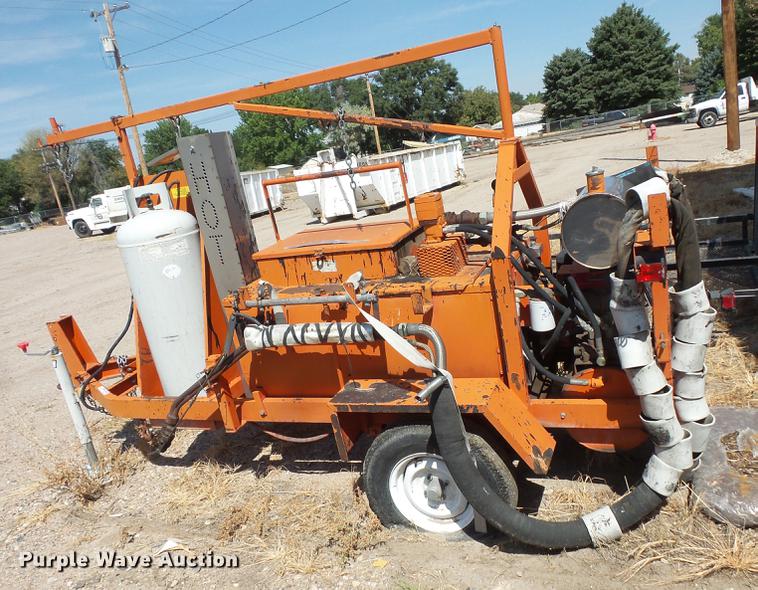 image for item FT9824 Aeroil KERA-60H crack sealer trailer