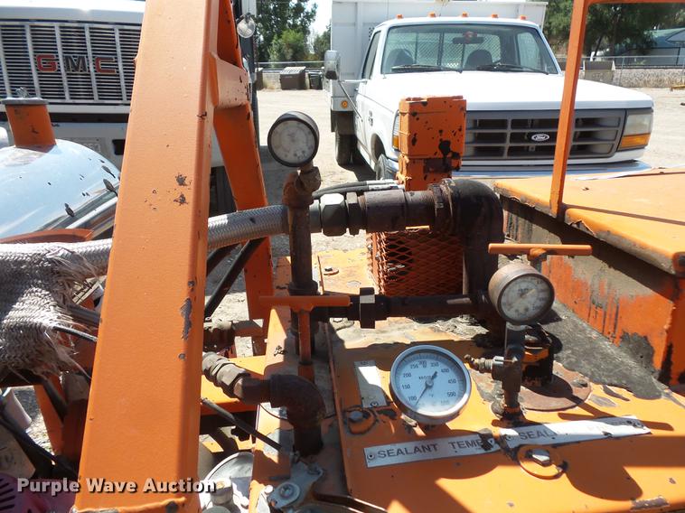 image for item FT9824 Aeroil KERA-60H crack sealer trailer