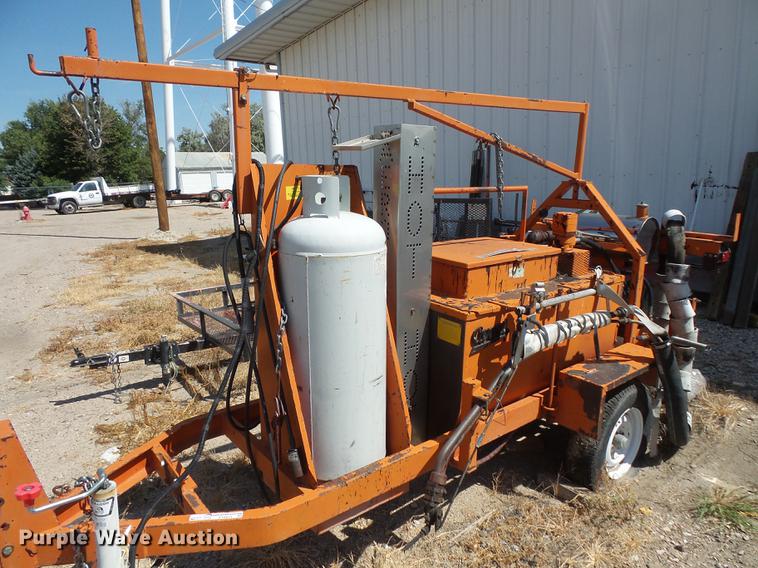 image for item FT9824 Aeroil KERA-60H crack sealer trailer