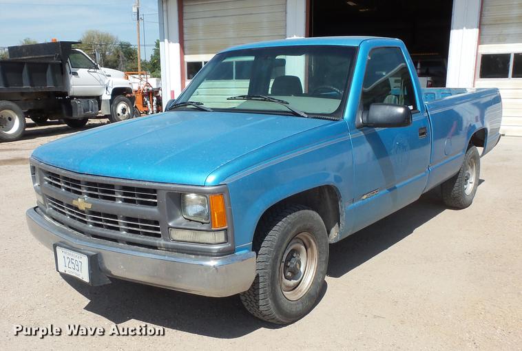 image for item FT9825 1995 Chevrolet 1500 pickup truck