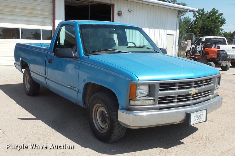 image for item FT9825 1995 Chevrolet 1500 pickup truck