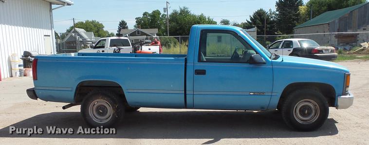 image for item FT9825 1995 Chevrolet 1500 pickup truck