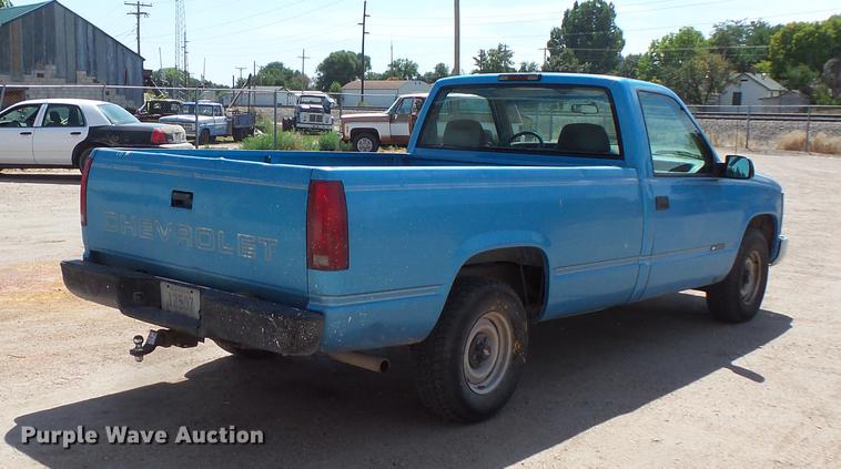 image for item FT9825 1995 Chevrolet 1500 pickup truck