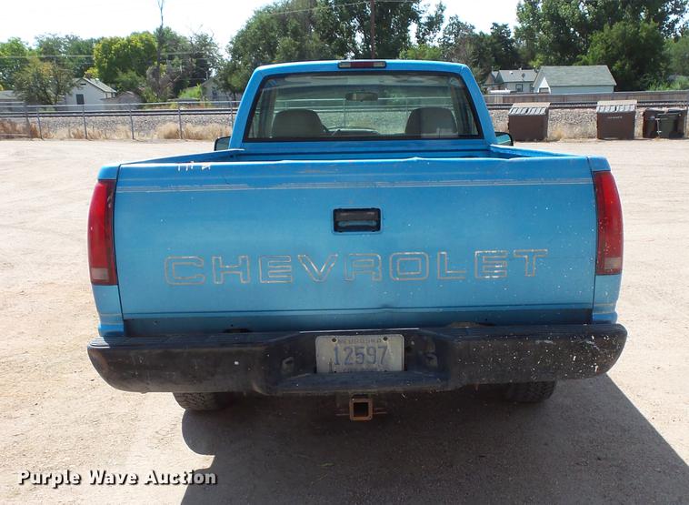 image for item FT9825 1995 Chevrolet 1500 pickup truck
