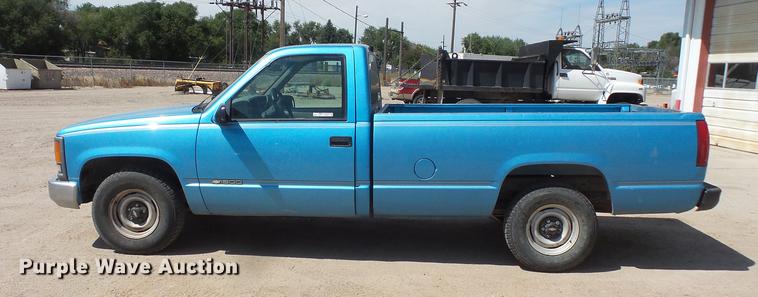 image for item FT9825 1995 Chevrolet 1500 pickup truck