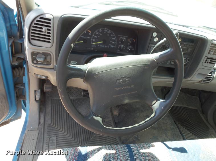 image for item FT9825 1995 Chevrolet 1500 pickup truck