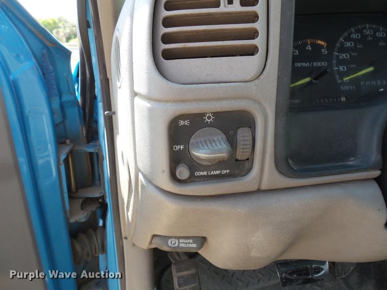 image for item FT9825 1995 Chevrolet 1500 pickup truck