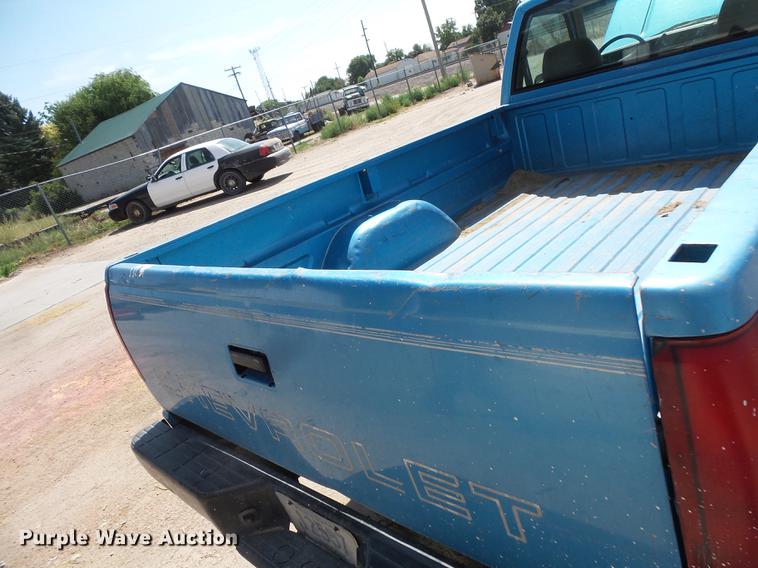 image for item FT9825 1995 Chevrolet 1500 pickup truck