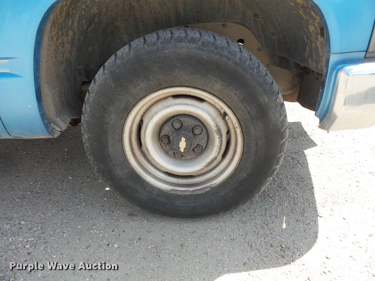 image for item FT9825 1995 Chevrolet 1500 pickup truck