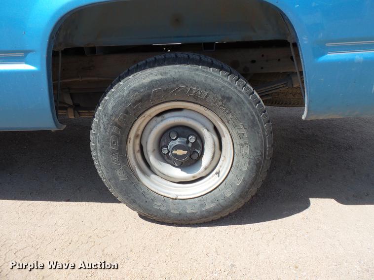 image for item FT9825 1995 Chevrolet 1500 pickup truck