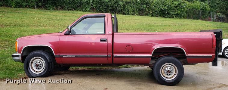 image for item BW9248 1990 GMC Sierra 2500 pickup truck