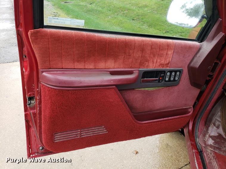 image for item BW9248 1990 GMC Sierra 2500 pickup truck