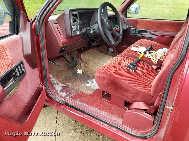 image for item BW9248 1990 GMC Sierra 2500 pickup truck