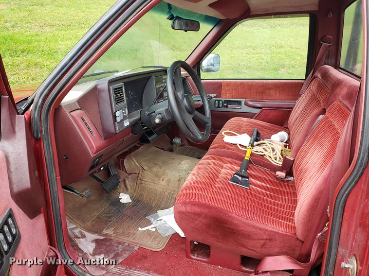 image for item BW9248 1990 GMC Sierra 2500 pickup truck