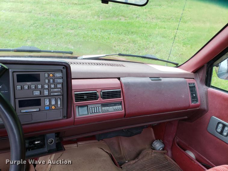 image for item BW9248 1990 GMC Sierra 2500 pickup truck