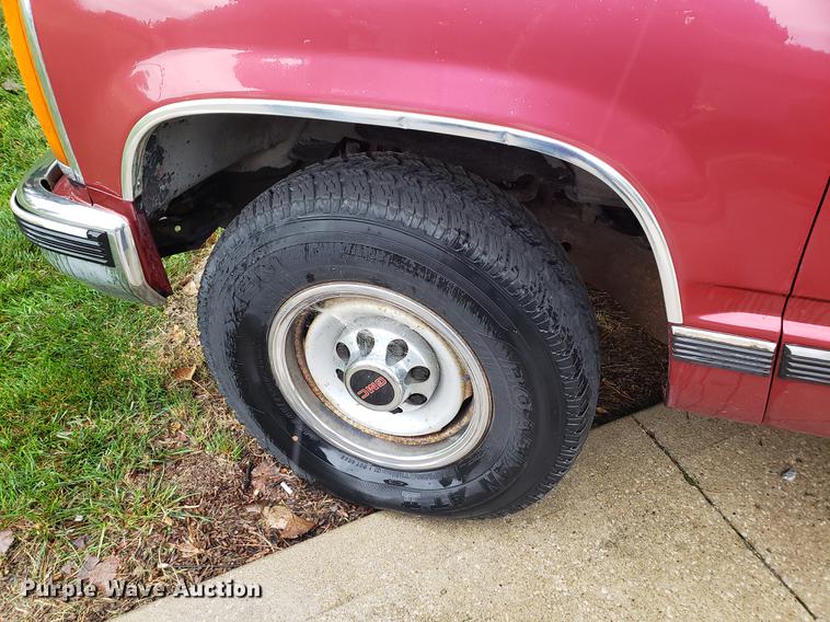 image for item BW9248 1990 GMC Sierra 2500 pickup truck
