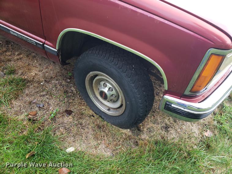 image for item BW9248 1990 GMC Sierra 2500 pickup truck