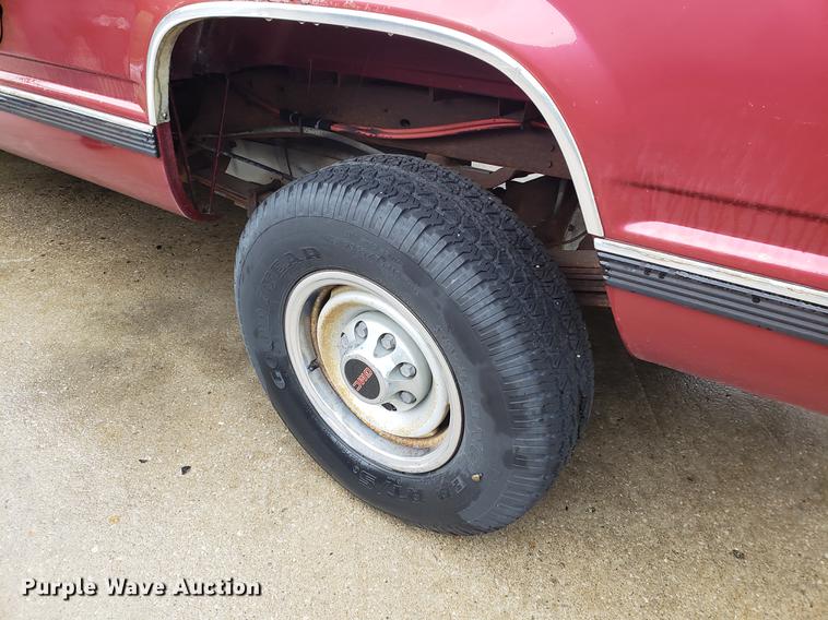 image for item BW9248 1990 GMC Sierra 2500 pickup truck