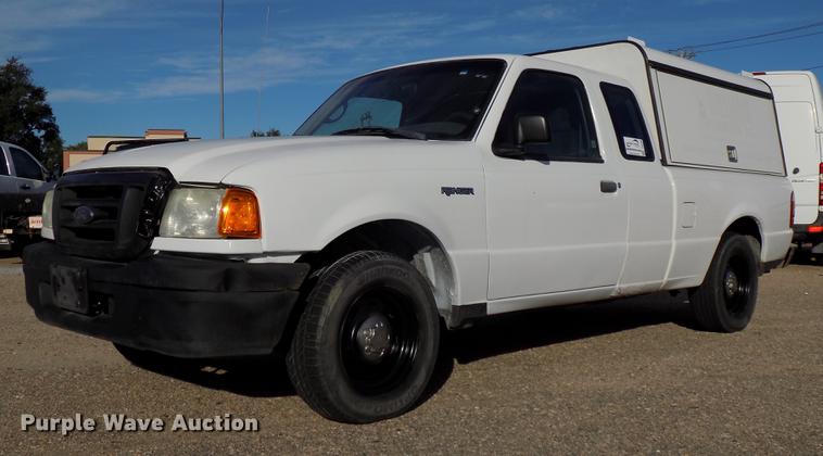 image for item DB8560 2004 Ford Ranger SuperCab pickup truck