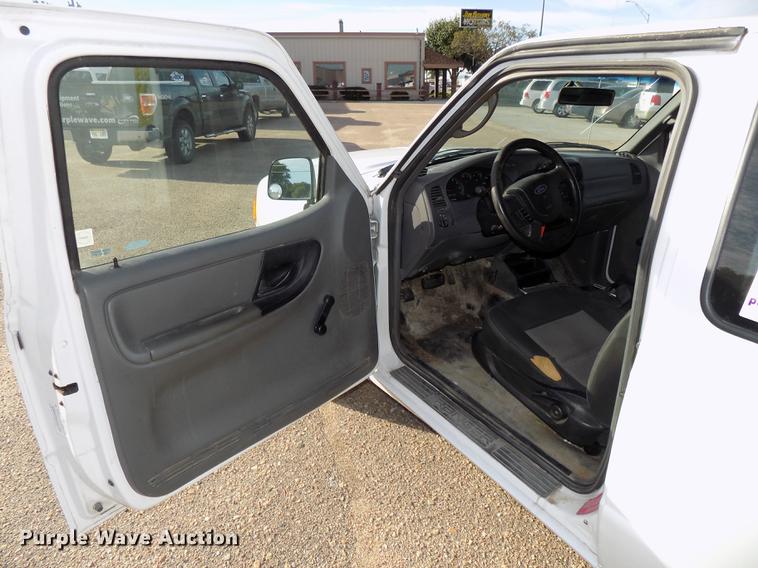 image for item DB8560 2004 Ford Ranger SuperCab pickup truck