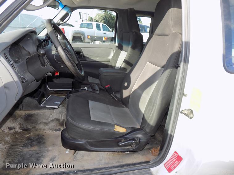 image for item DB8560 2004 Ford Ranger SuperCab pickup truck