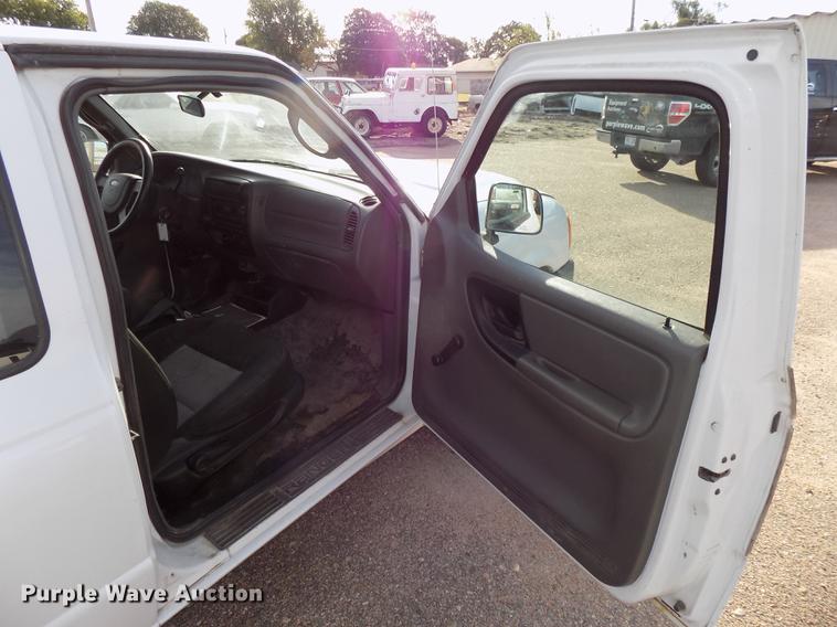 image for item DB8560 2004 Ford Ranger SuperCab pickup truck