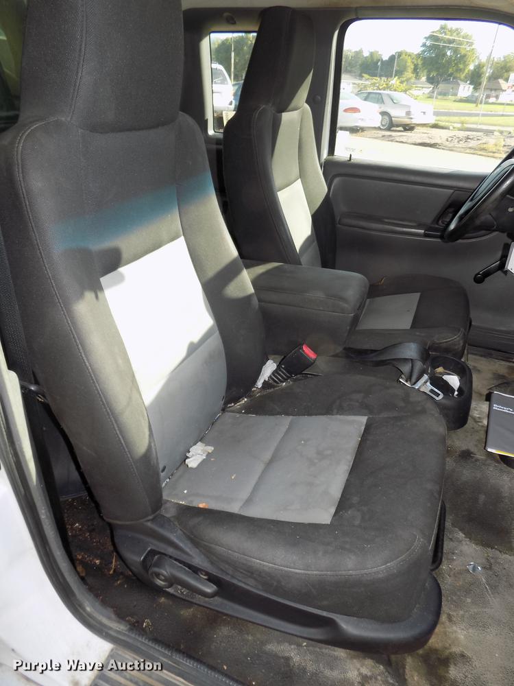 image for item DB8560 2004 Ford Ranger SuperCab pickup truck