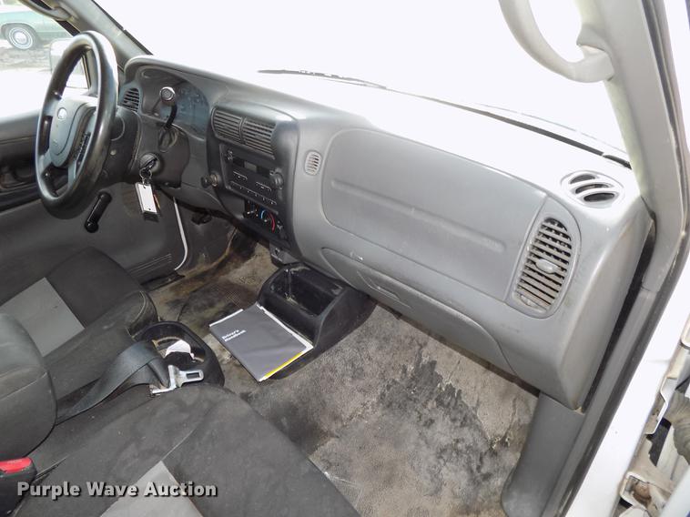 image for item DB8560 2004 Ford Ranger SuperCab pickup truck