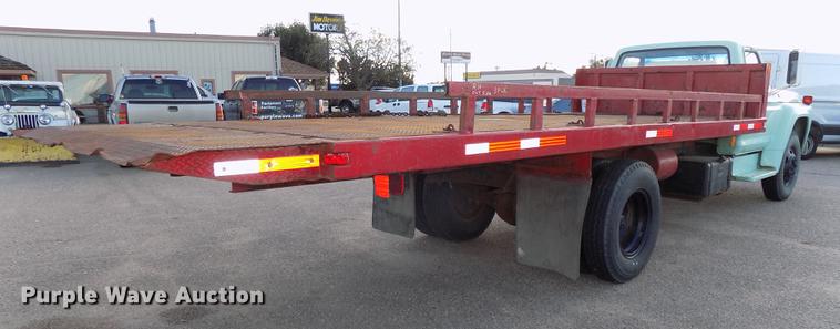 image for item DB8561 1977 Ford F600 rollback truck